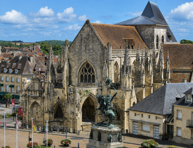 Vue du centre-ville et du patrimoine historique de Falaise dans le Calvados