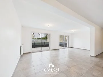 Maison récente de 99 m² – 3 chambres – Pièce de vie 49 m² – Quartier recherché des Charmettes à Mondeville- Agence Casa