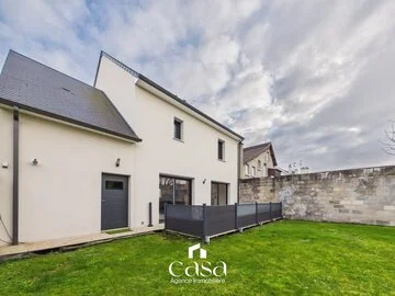 Maison récente de 99 m² – 3 chambres – Pièce de vie 49 m² – Quartier recherché des Charmettes à Mondeville - Agence Casa