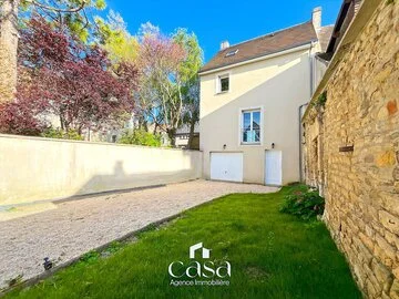 Maison de ville de 2007-3 chambres-sous-sol complet-lumineux- Agence Casa