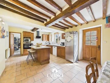 Maison ancienne de 247 m2 rénovée à CROCY - Agence Casa