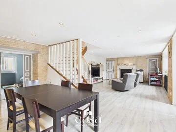 Superbe maison en pierre à CROCY- 250 m2 habitables - Agence Casa