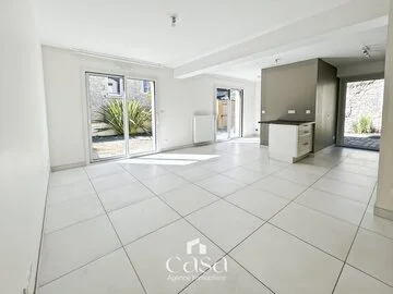 Maison familiale 5 pièces de 115 m² avec jardin et parking – À deux pas du port de Caen - Agence Casa