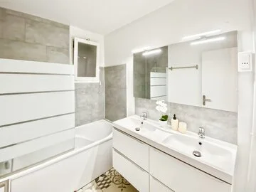 Chambre meublée en colocation dans un T5 spacieux avec parking – Caen, rue de la Roseraie - Agence Casa