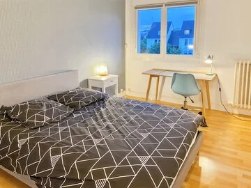 Chambre meublée en colocation dans un T5 spacieux avec parking – Caen, rue de la Roseraie - Agence Casa
