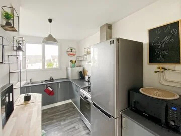 Chambre meublée en colocation dans un T5 spacieux avec parking – Caen, rue de la Roseraie - Agence Casa