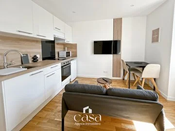 Charmant 2 pièces meublé entièrement rénové – Boulevard Leroy - Agence Casa