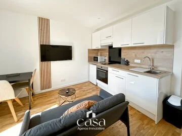 Charmant 2 pièces meublé entièrement rénové – Boulevard Leroy - Agence Casa