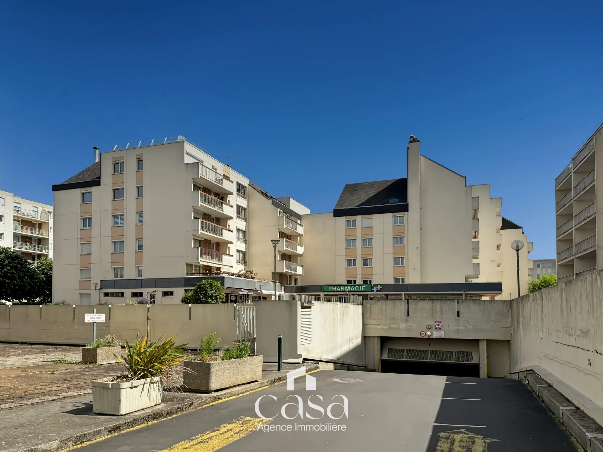 Place de parking intérieur dans une résidence – A louer - Agence Casa