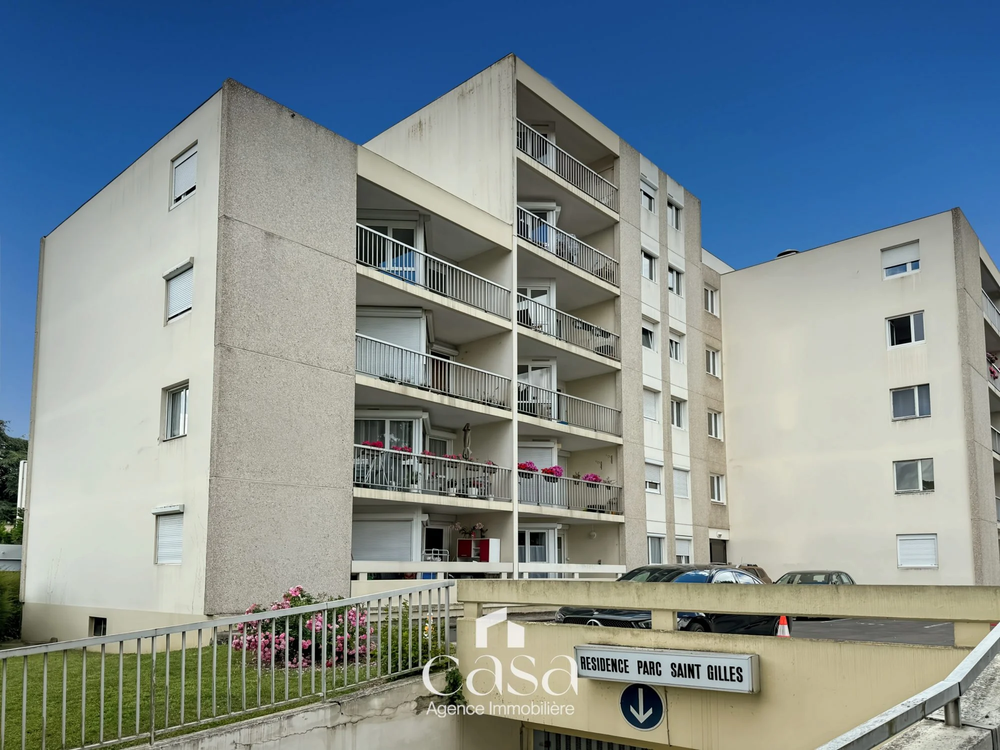Place de parking dans une résidence en sous terrain- A louer - Agence Casa