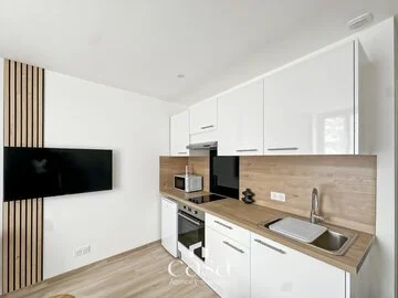 Charmant 2 pièces meublé entièrement rénové – Boulevard Leroy - Agence Casa