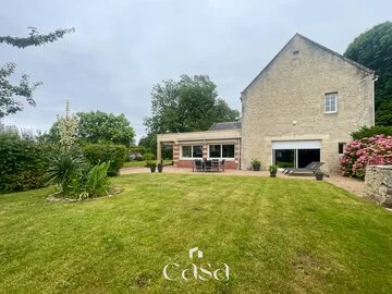 MAISON EN PIERRE – 4 CHAMBRES – GRAND JARDIN- Agence Casa