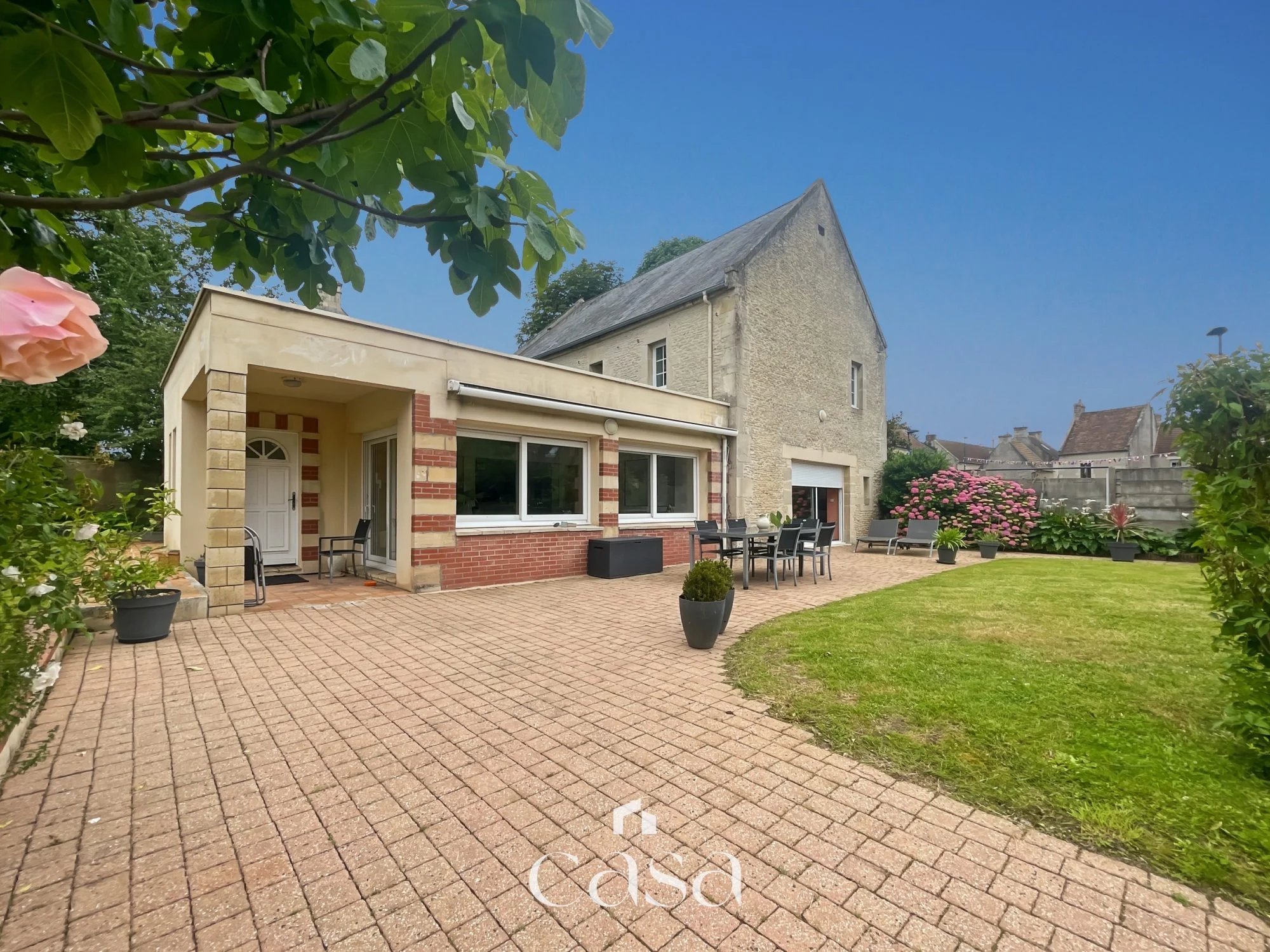 MAISON EN PIERRE – 4 CHAMBRES – GRAND JARDIN - Agence Casa