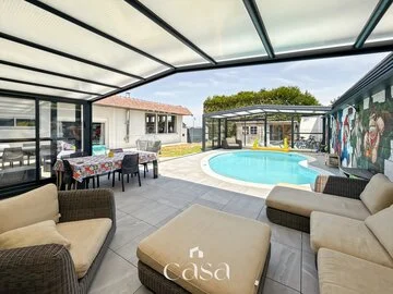 Maison de plain pied de 196 m2- MORTEAUX COULIBOEUF - Agence Casa