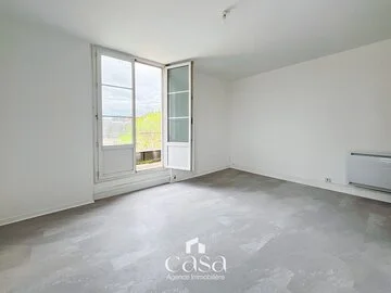Studio dernier étage avec balcon à Caen quartier Gare- Agence Casa