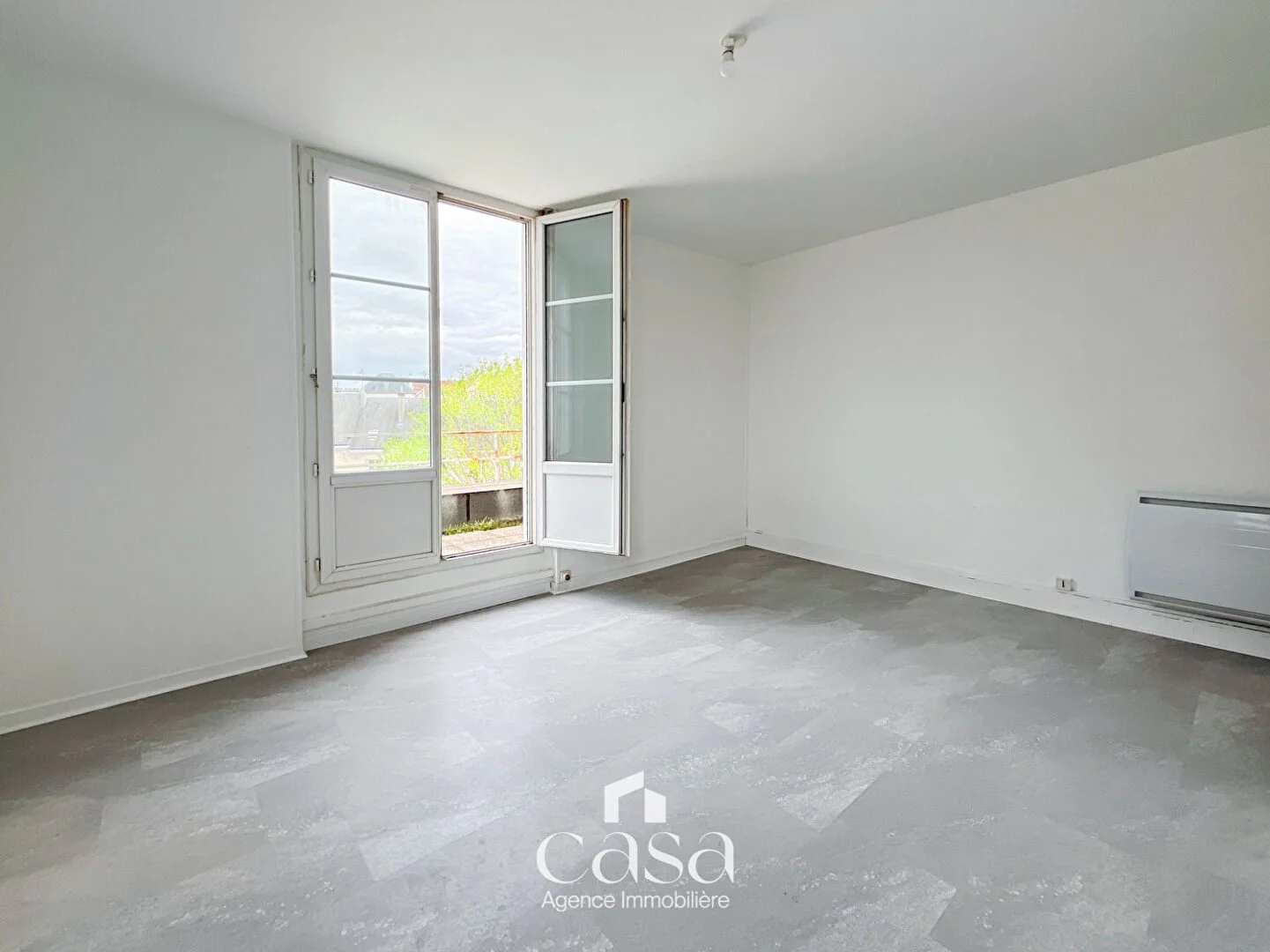 Studio dernier étage avec balcon à Caen quartier Gare - Agence Casa