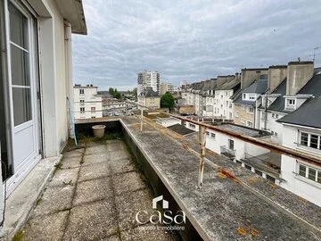 Studio dernier étage avec balcon à Caen quartier Gare - Agence Casa