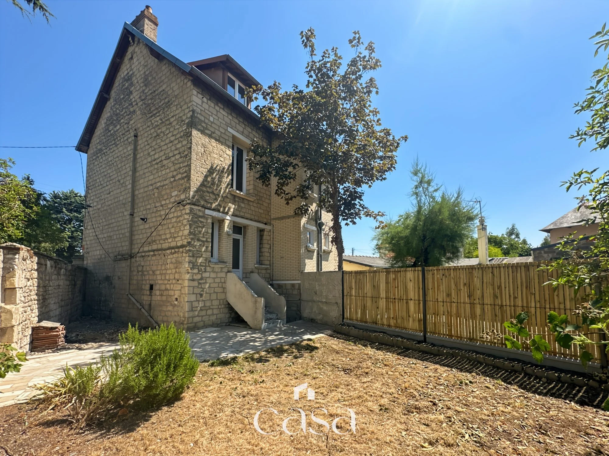 Caen rive droite maison des années 30 avec garage et jardin - Agence Casa