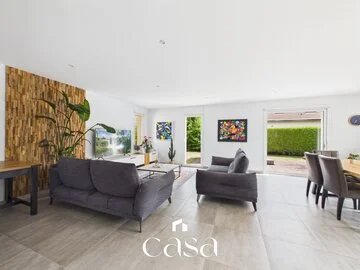 Maison 4 chambres avec vie de plain-pied et grand garage - Agence Casa