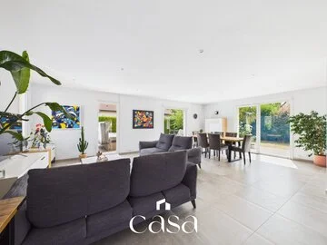 Maison 4 chambres avec vie de plain-pied et grand garage - Agence Casa