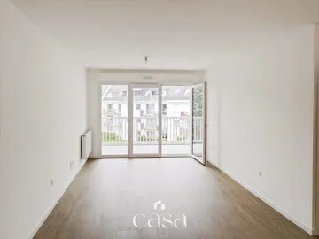 Grand T2 avec balcon, cave et 2 parkings- Agence Casa