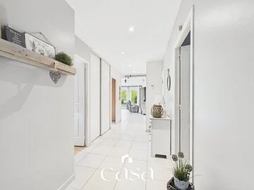 Maison familiale 5 chambres, beaux volumes et terrain de 1 100 m² - Agence Casa