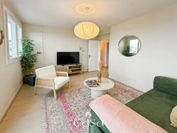 Appartement meublé 4 pièces – 1 050 € HC – 3 chambres- Agence Casa