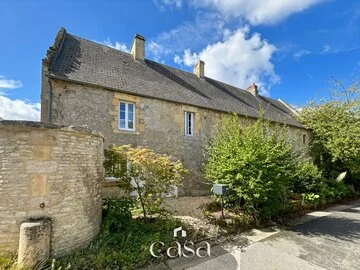 Charmante maison ancienne en pierre avec jardin et garage- Agence Casa