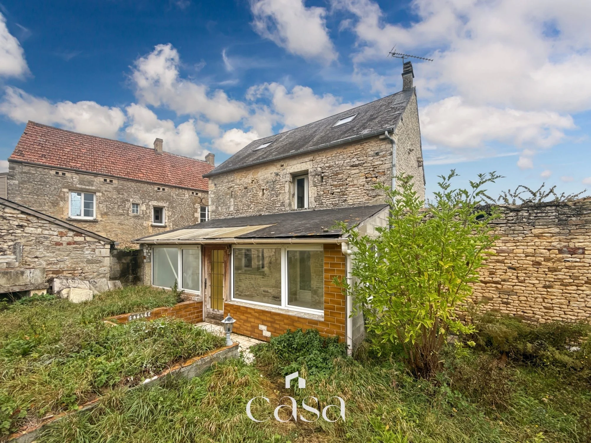 Maison en pierre à rénover – OUILLY LE TESSON - Agence Casa